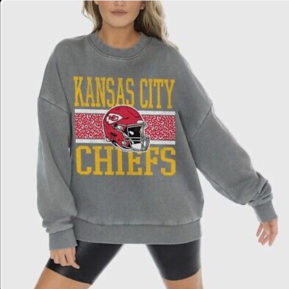 Kansas City Chiefs Gameday Couture Vintage Wash Oversized Crewneck Pullover NWT